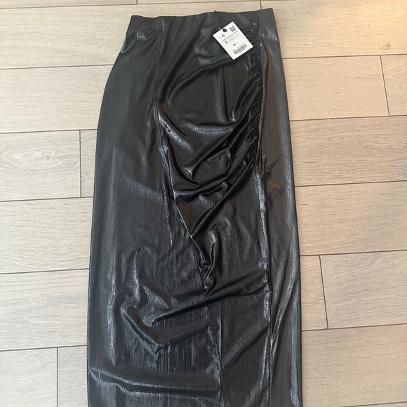 Zara Elegant Black Skirt - Picture 1 of 3